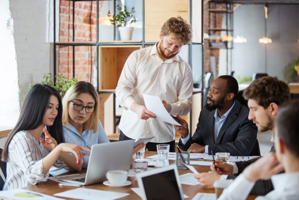 Comunicação entre gerentes e colaboradores de viagens corporativas - Imagem para o Blog
